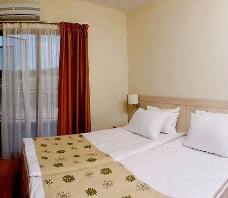 Serena Apartahotel